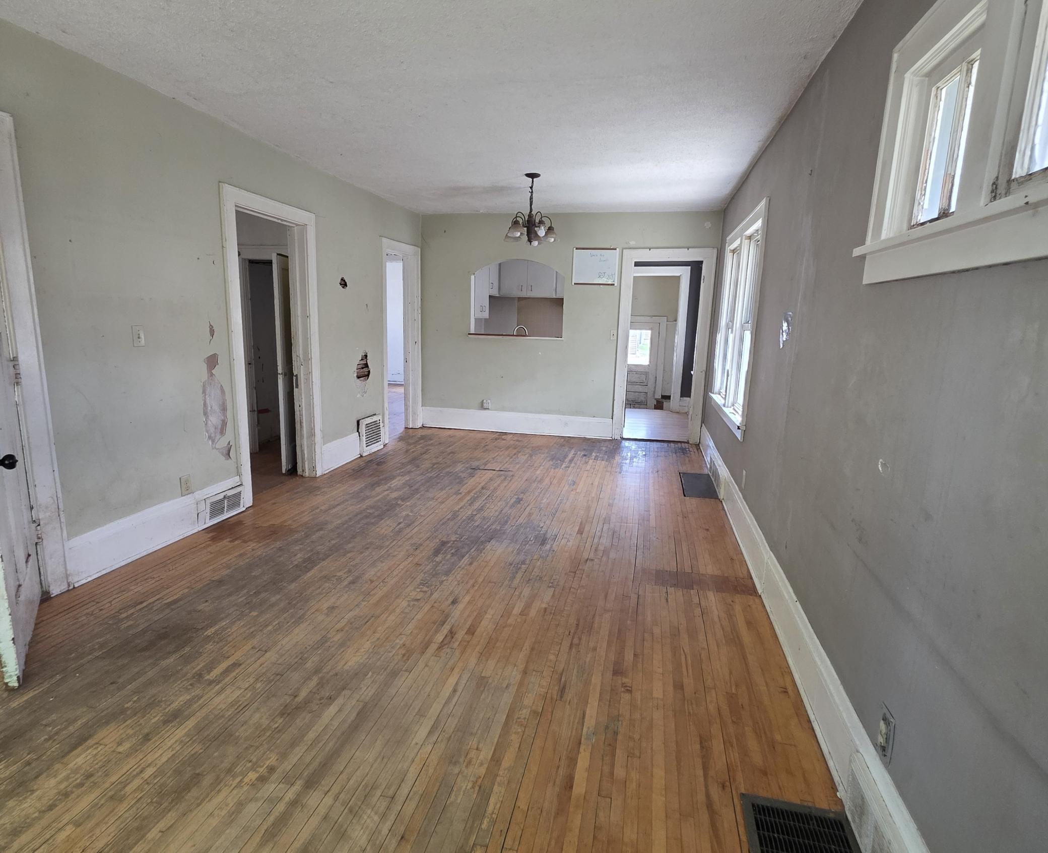 Living/dining area