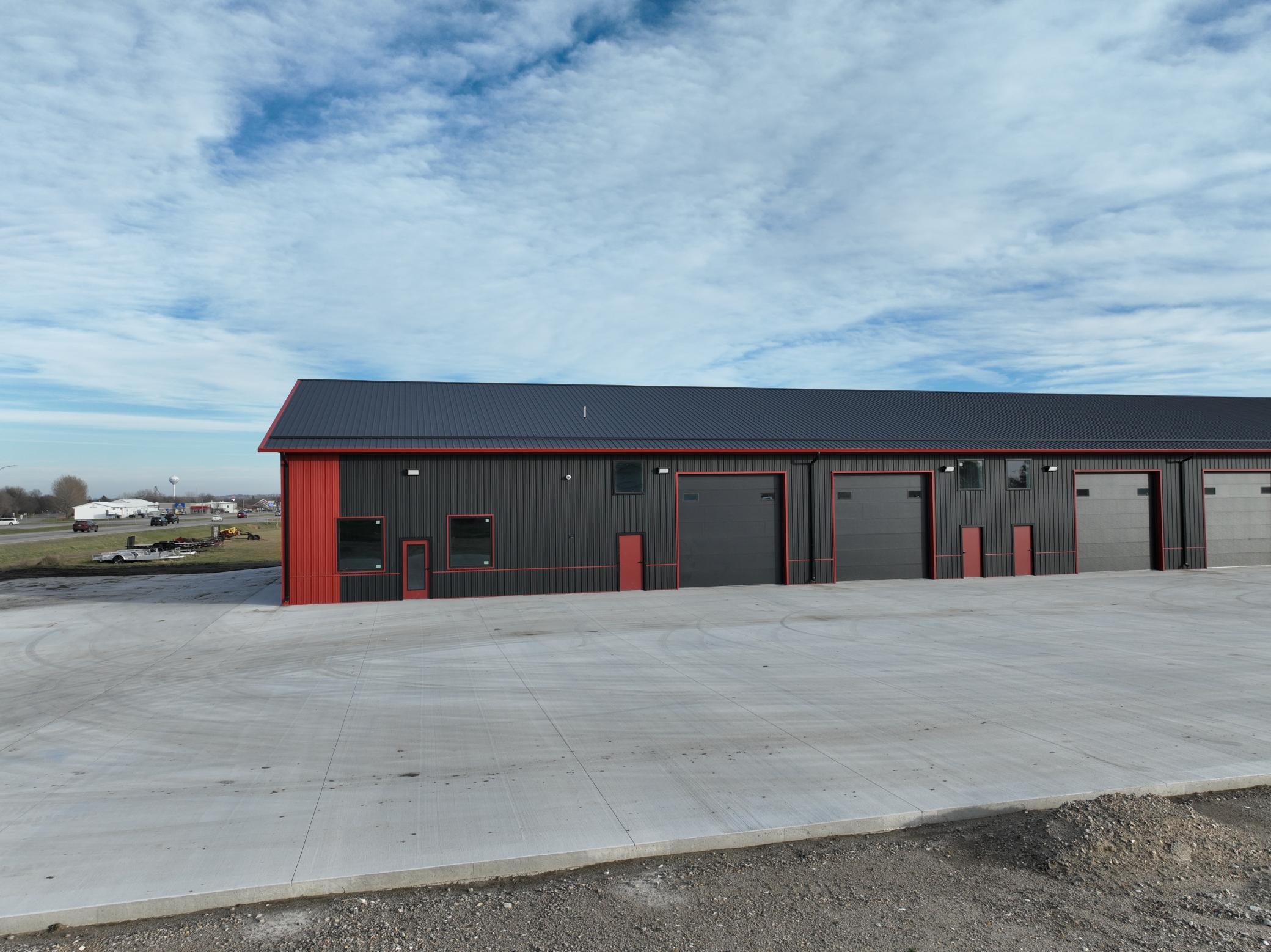 Unit B, 1804 SQ FT