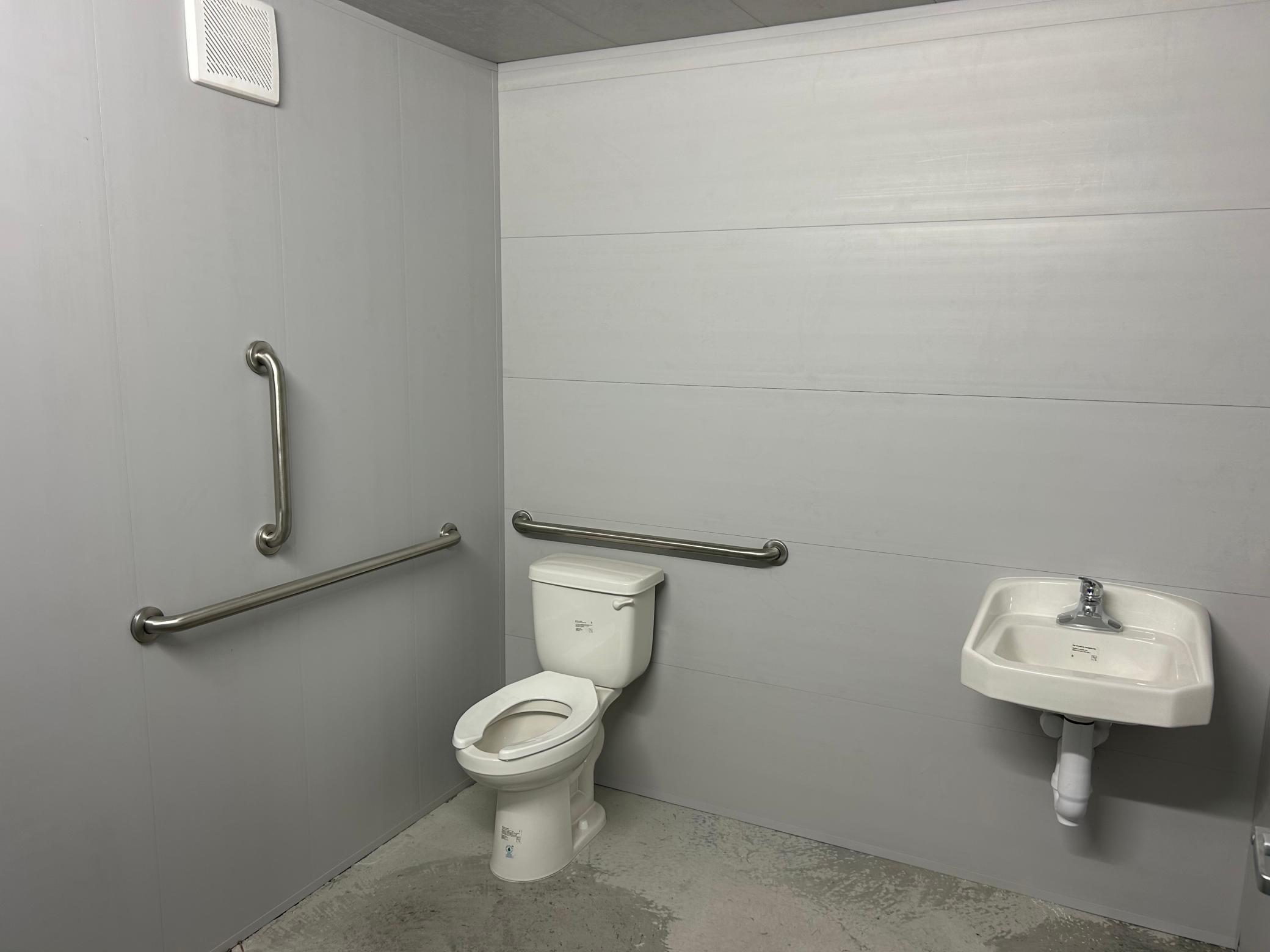 Unit E, 1914 SQ FT - Bathroom