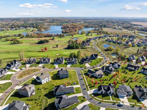 Nestled within one of Lake Elmoâs most coveted communities, The Royal Club offers championship golf, scenic walking paths, and a vibrant neighborhood ambiance.