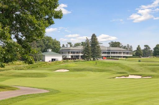 An 18-hole championship course with a co-designed layout by Arnold Palmer and Annika SÃ¶renstam. Also features a 6-hole short course.