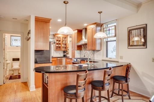 1933 E River Terrace, Minneapolis, MN 55414