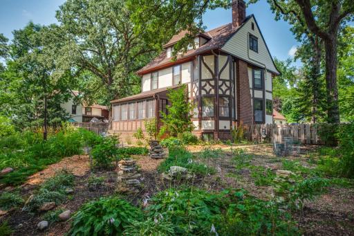 1933 E River Terrace, Minneapolis, MN 55414