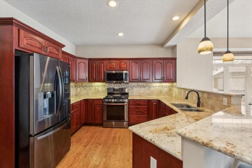 Beautiful cabinets with plenty of cabinet space