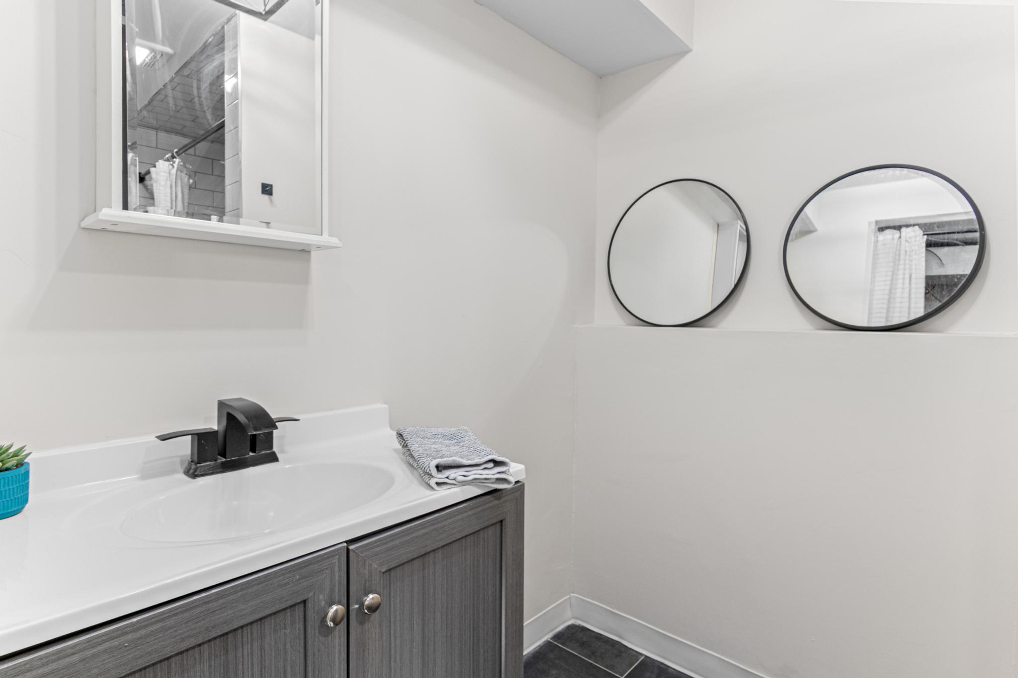 Lower level 3/4 bathroom