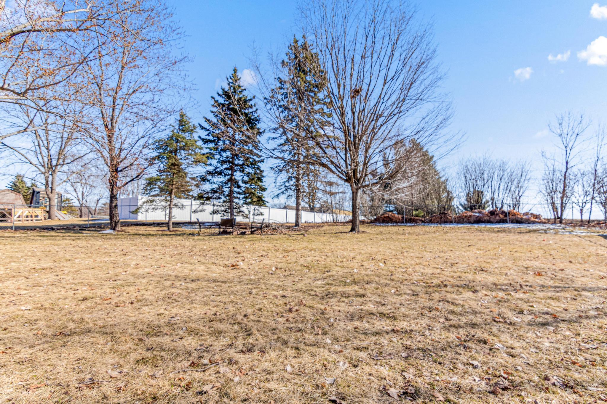 Large, fully fenced back yard