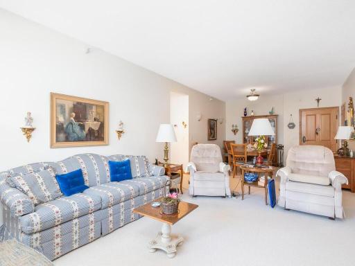 5225 Grandview Square, 210, Edina, MN 55436
