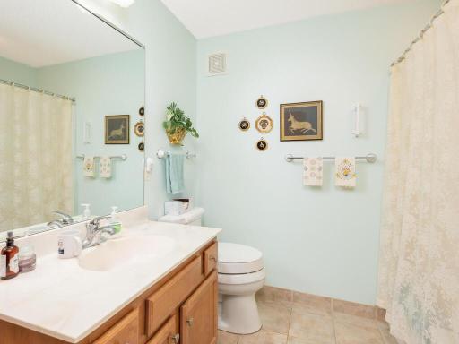 5225 Grandview Square, 210, Edina, MN 55436
