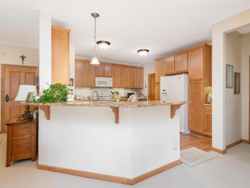 5225 Grandview Square, 210, Edina, MN 55436
