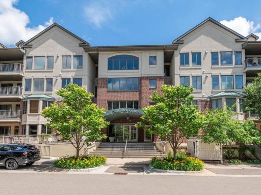 Welcome to 5225 Grandview Square #210, Edina.