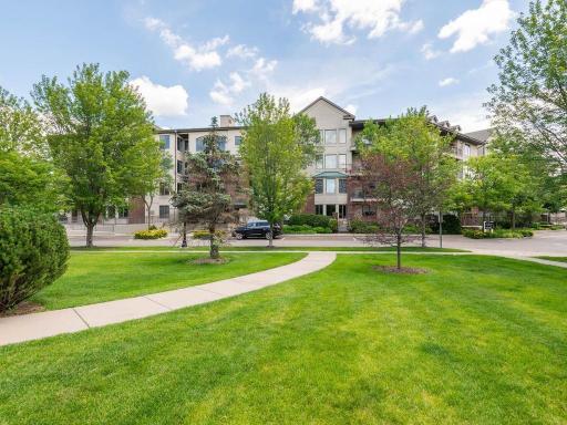 5225 Grandview Square, 210, Edina, MN 55436