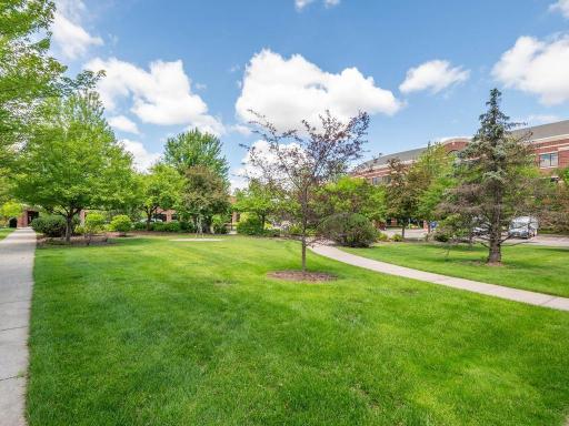 5225 Grandview Square, 210, Edina, MN 55436