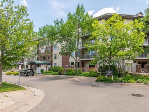 5225 Grandview Square, 210, Edina, MN 55436