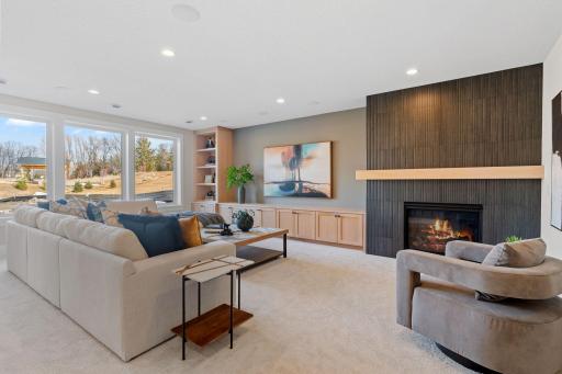 16404 47th Place N, Minneapolis, MN 55446