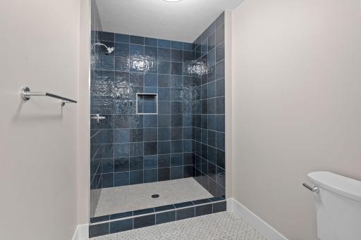 16404 47th Place N, Minneapolis, MN 55446