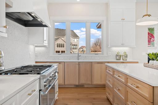 16404 47th Place N, Minneapolis, MN 55446