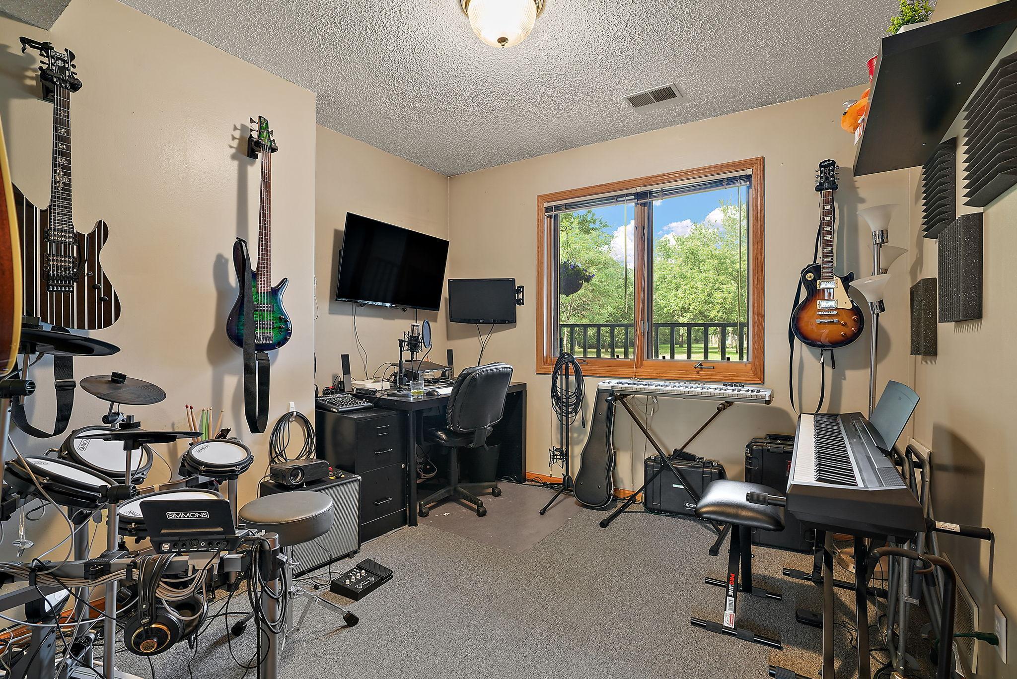 Bedroom/office