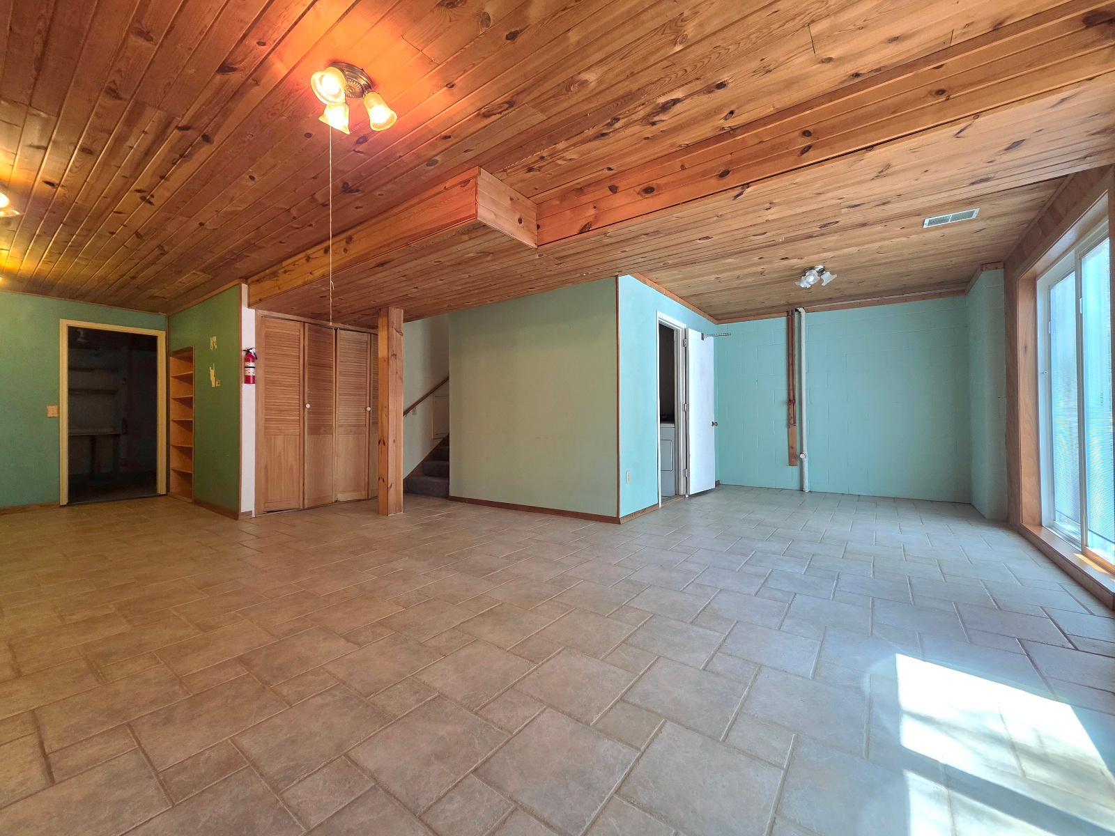 Look at that beautiful tile!