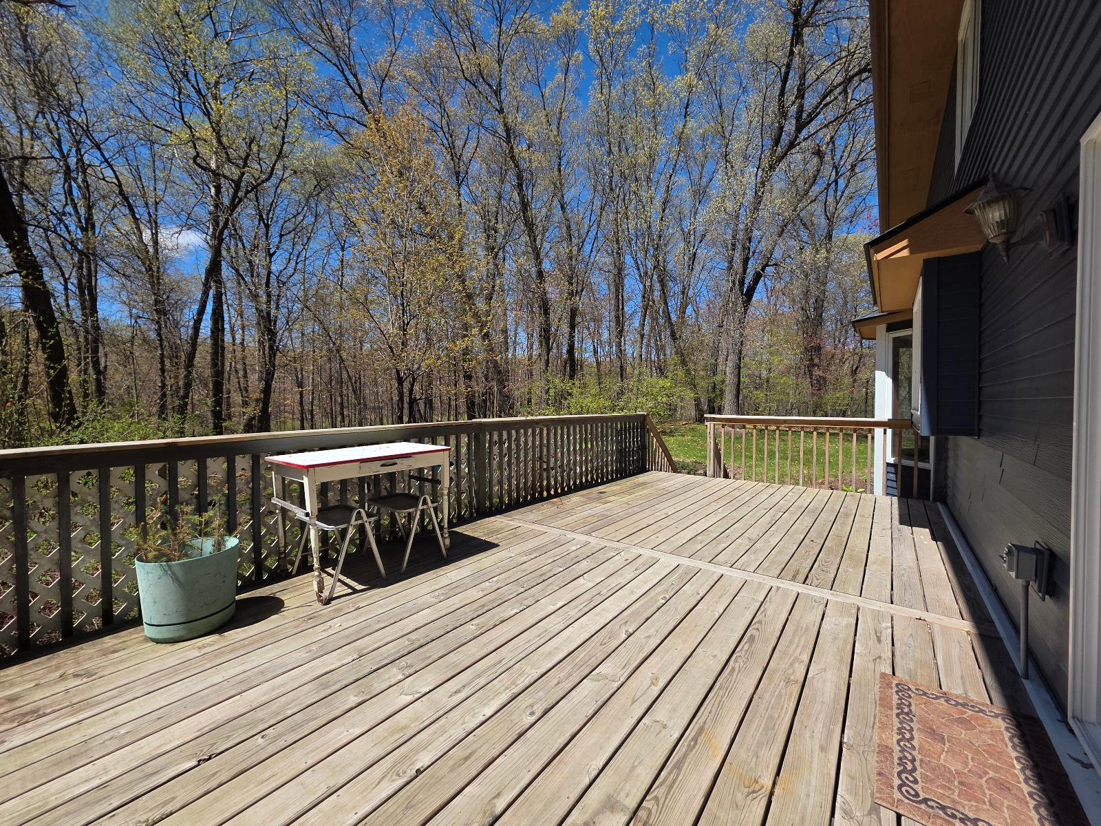 Huge deck with amazing views