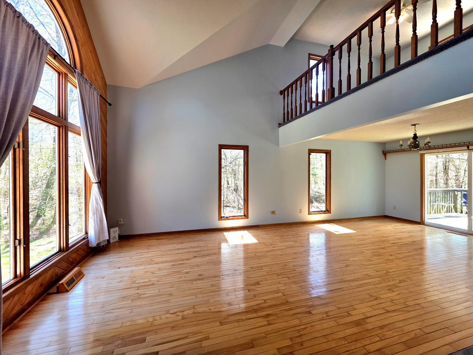 Check out those hardwood floors