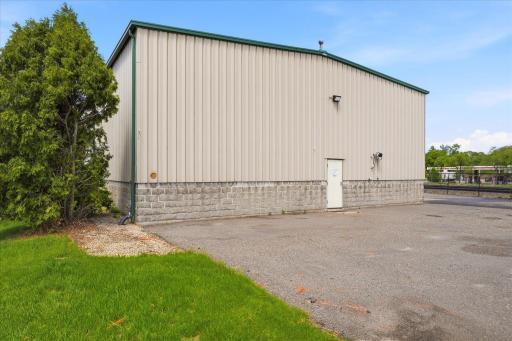 617 Pierce St. - additional parking on back of newer building.