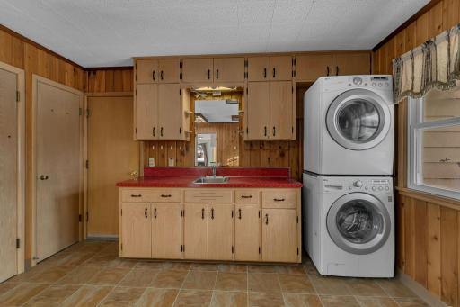 615 Mooers Avenue SE, Cokato, MN 55321