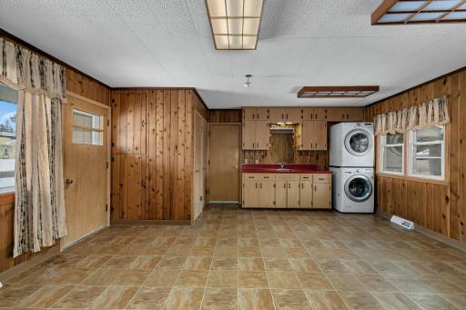 615 Mooers Avenue SE, Cokato, MN 55321