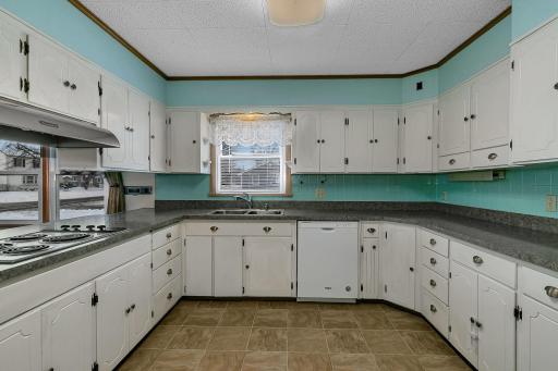 615 Mooers Avenue SE, Cokato, MN 55321