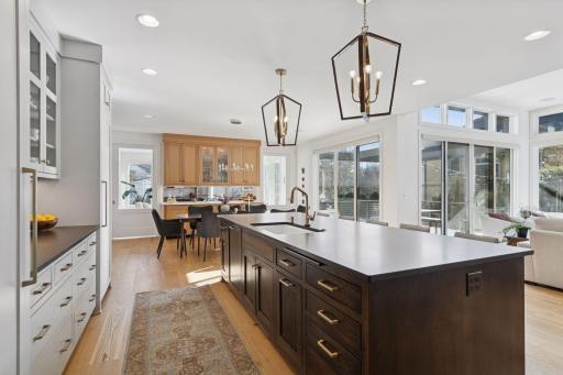4813 Woodhill Way, Edina, MN 55424