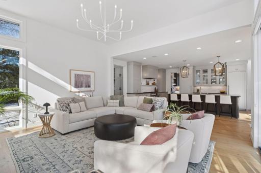 4813 Woodhill Way, Edina, MN 55424