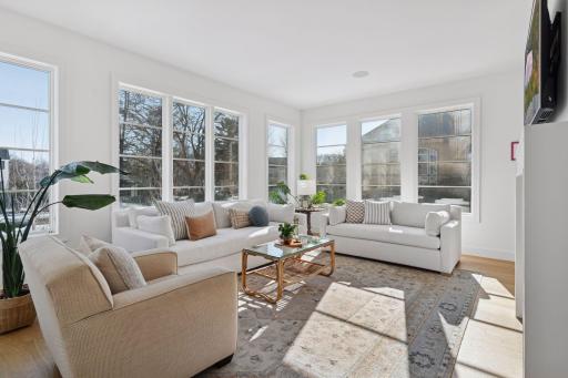 4813 Woodhill Way, Edina, MN 55424