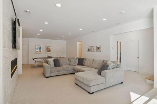 4813 Woodhill Way, Edina, MN 55424