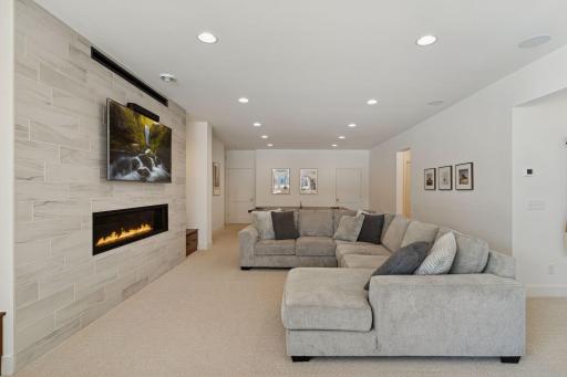 4813 Woodhill Way, Edina, MN 55424