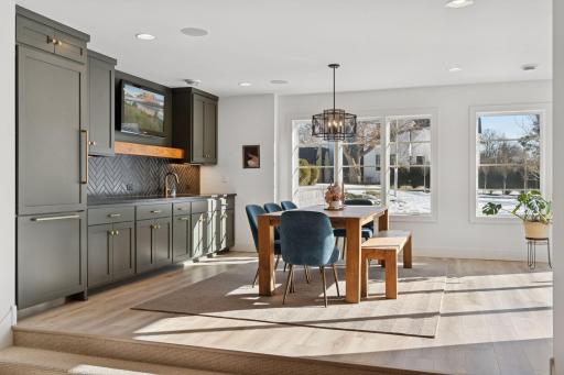 4813 Woodhill Way, Edina, MN 55424