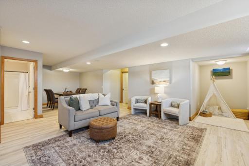 6584 W Laketowne Drive, Albertville, MN 55301