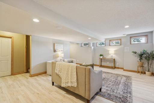 6584 W Laketowne Drive, Albertville, MN 55301