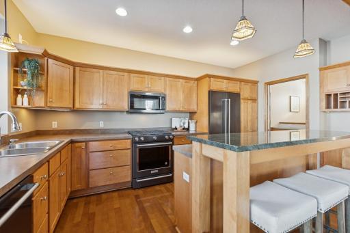 6584 W Laketowne Drive, Albertville, MN 55301