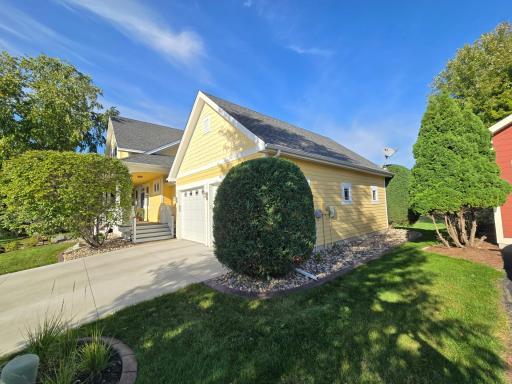 6584 W Laketowne Drive, Albertville, MN 55301