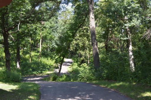 The 276-acre Tony Schmidt Regional Park Trail Entrance is a popular spot for nature sightings and bird watching. Itâs part of the Three Rivers Regional Park system.