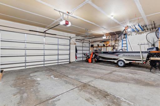 The 792 sq. ft. heated garage provides plenty of room to store your boat comfortably.