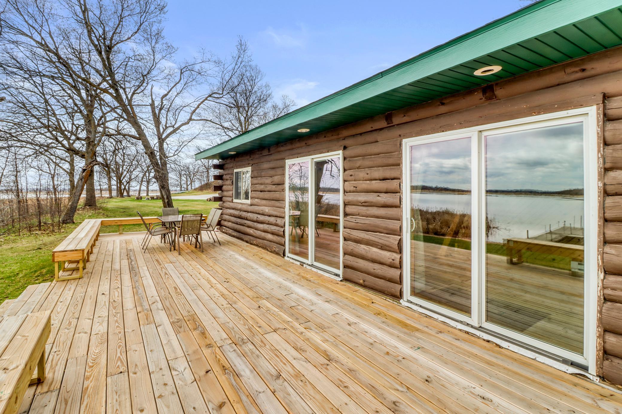 Exterior_deck1_4.JPG