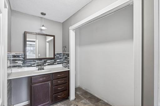 8940 Neill Lake Road, 135E, Eden Prairie, MN 55347