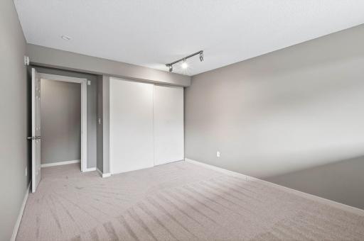 8940 Neill Lake Road, 135E, Eden Prairie, MN 55347