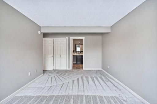 8940 Neill Lake Road, 135E, Eden Prairie, MN 55347