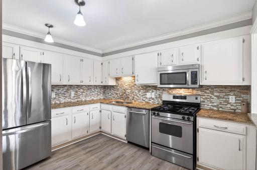 8940 Neill Lake Road, 135E, Eden Prairie, MN 55347