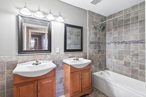 8940 Neill Lake Road, 135E, Eden Prairie, MN 55347