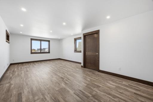 6490 Selkirk Drive S, Fargo, ND 58104