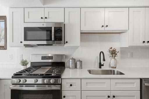 17-web-or-mls-1981 Minnehaha Ave E-17.jpg