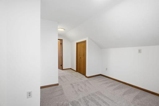 33-web-or-mls-1981 Minnehaha Ave E-33.jpg