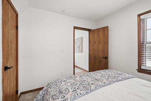 27-web-or-mls-1981 Minnehaha Ave E-27.jpg